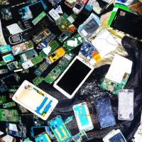 ۱ کیلو برد ضایعاتی  لخت  موبایل  فقط ۳ میلیون