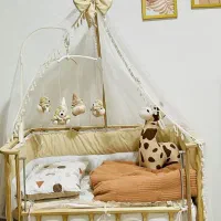 تخت کنار مادر گهواره‌ای