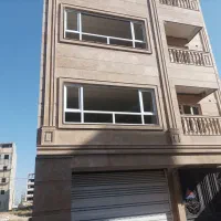 کارگر سنگ کاری و کاشی کاری