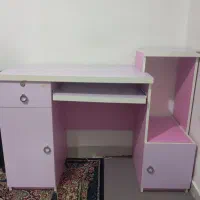 میز تحریر و کامپیوتر