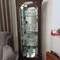 ویترین تمام چوب در حد نو