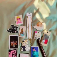 گردنبند،گوشواره،پیرسینگ ناف،ریمل و برچسب پارچه‌ای