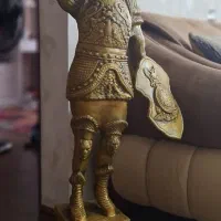 مجسمه قدمت دار