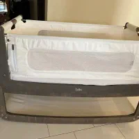 تخت کنار مادر