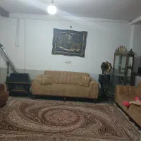 اجاره یک واحد همکف۱۲۰ متری اجاره داده می‌شود.