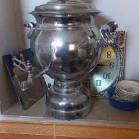 سماورگازی بزرگ وسماوردکوری کوچک برقی وساعت وقوری|سماور، چایساز، قهوهساز|فامنین, |دیوار