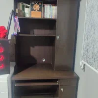 کتابخانه و میز کامپیوتر  در حد