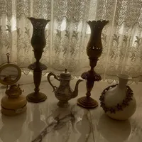لاله ی قدیمی و شیر خوری و چراغ نفتی