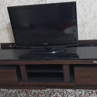 تلویزیون۳۲ اینچ همراه با زیر تلویزیون