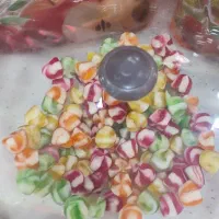 فروشنده خانم غرفه پاستیل