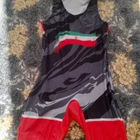 ست لباس ورزشی نو نو هستن