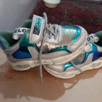 یک جفت کتونی بچگانه سایز28