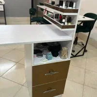 میز کاشت ناخن|آرایشگاه و سالن‌های زیبایی|یزد, |دیوار