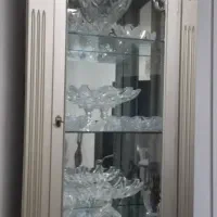 بوفه ویترین شیشه ای تمیز