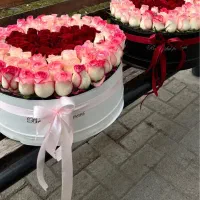 باکس ۸۰ شاخه ای رزهلندی ممتاز با قیمت باورنکردنی