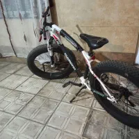 دوچرخه ساحلی بسیار تمیز