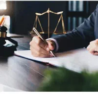 وکیل پایه یک دادگستری با بیش از ۳۰ سال سابقه موفق