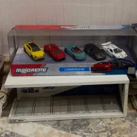 ماشین کلکسیونی با پارکینگ چراغ دار