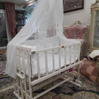 تخت کنار مادر تمام چوب