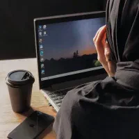 پاسخگو تلفنی خانم