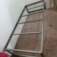 تخت زیر تختی