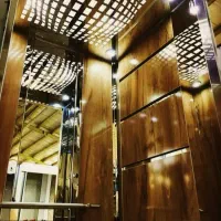 منشی دفتر آسانسور