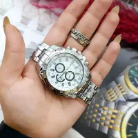 ساعت نقره ای