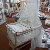 تخت و گهواره کنار مادر|تخت و صندلی بچه|شیراز, شهرک بهشتی|دیوار
