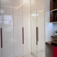 نیرو در کارگاه کابینت سازی