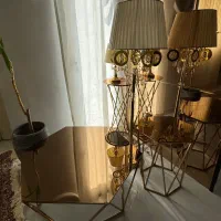 میز جلو‌مبلی استیل و ۲عدد آباژور رومیزی و ایستاده