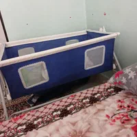 تخت کنارتخت مادر