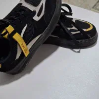 تعدای کفش و پالتو و مانتو|لباس|نسیم‌شهر, |دیوار