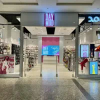 فروشنده خانم