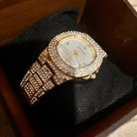 ساعت تمام نگین