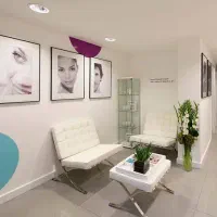 ادمین و کارشناس جراحی زیبایی خانم