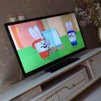 تلویزیون ومیز