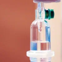 وصل سرم و خدمات پرستاری در منزل