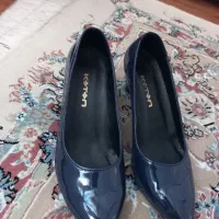 کفش سرمه ای زنانه سایز۳۹ ۵۰۰تومن کفش جیرمشک۵۰۰یر