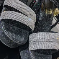 کفش مجلسی|کیف، کفش، کمربند|پرند, فاز ۴|دیوار