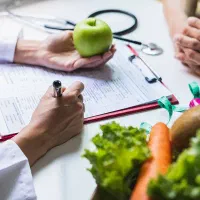 مرکز طب سنتی دکترشریفی(حجامت فصد خون بادکش زالو)