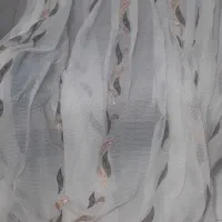 پرده در حد نو ب اندازه ۱ و نیم در دو متر