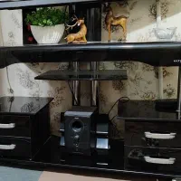 میز تلویزیون شیشهای