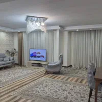 130-متر-دارای-کابینت-های-گلاس