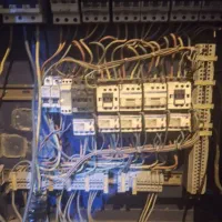 برقکار ساختمانی و صنعتی .