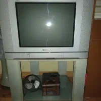 تلویزیون همراه میز