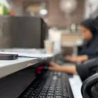 همکار آشنا به کامپیوتر