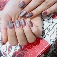 دستیار ناخن کار