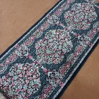 تو راهروی جنگلی