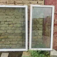 پنجره و نور گیر کار کرده اما سالم و محکم