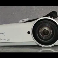 پروژکتور همراه با کنترل مادر